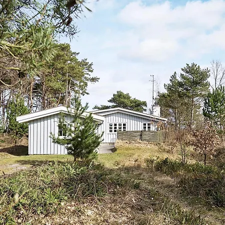Three-Bedroom Holiday home in Nexø 32 Feriehus Balke