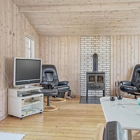 Three-Bedroom Holiday home in Nexø 32 Balke
