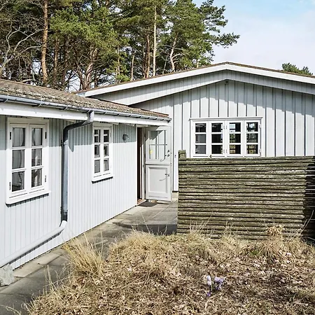Three-Bedroom Holiday home in Nexø 32 Feriehus