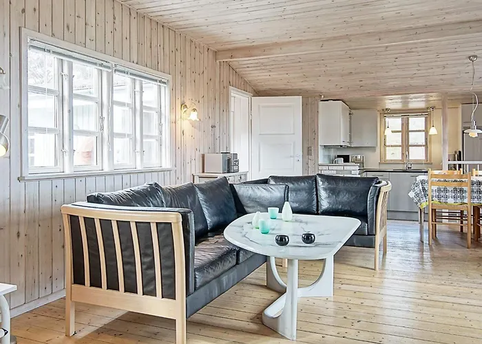 Modern Beachfront Retreat - By Traum Feriehus *